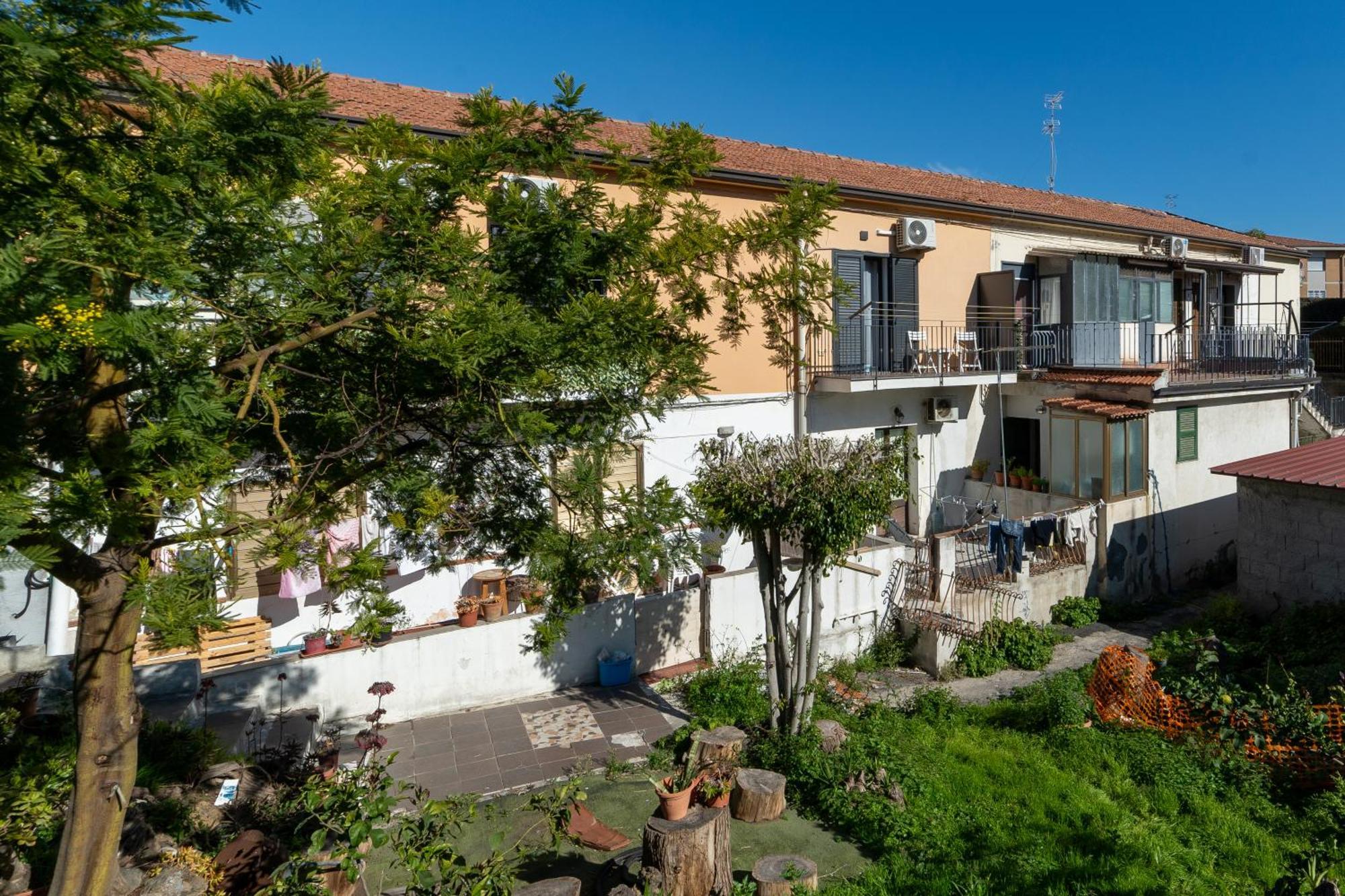 Casa La Scivola Apartment Catania Bagian luar foto