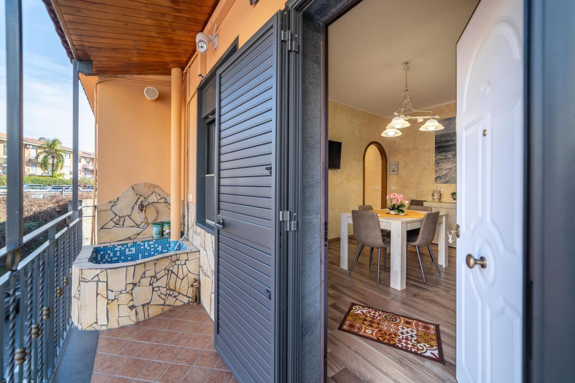 Casa La Scivola Apartment Catania Bagian luar foto